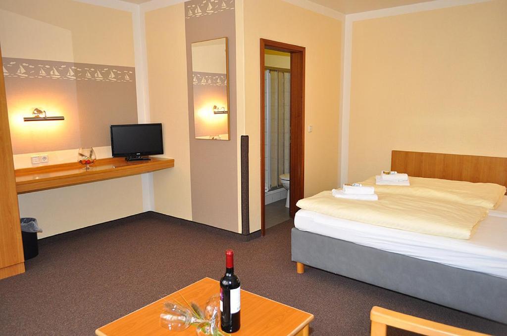 Gaestehaus Lietzow & Stoertebeker Camp Luaran gambar