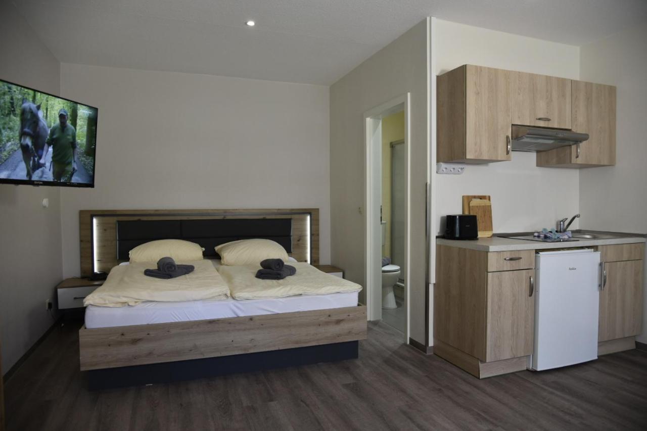 Gaestehaus Lietzow & Stoertebeker Camp Luaran gambar